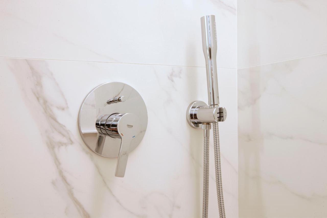 Tirso Suite Madrid Esterno foto