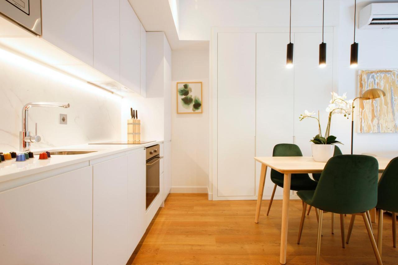 Tirso Suite Madrid Esterno foto