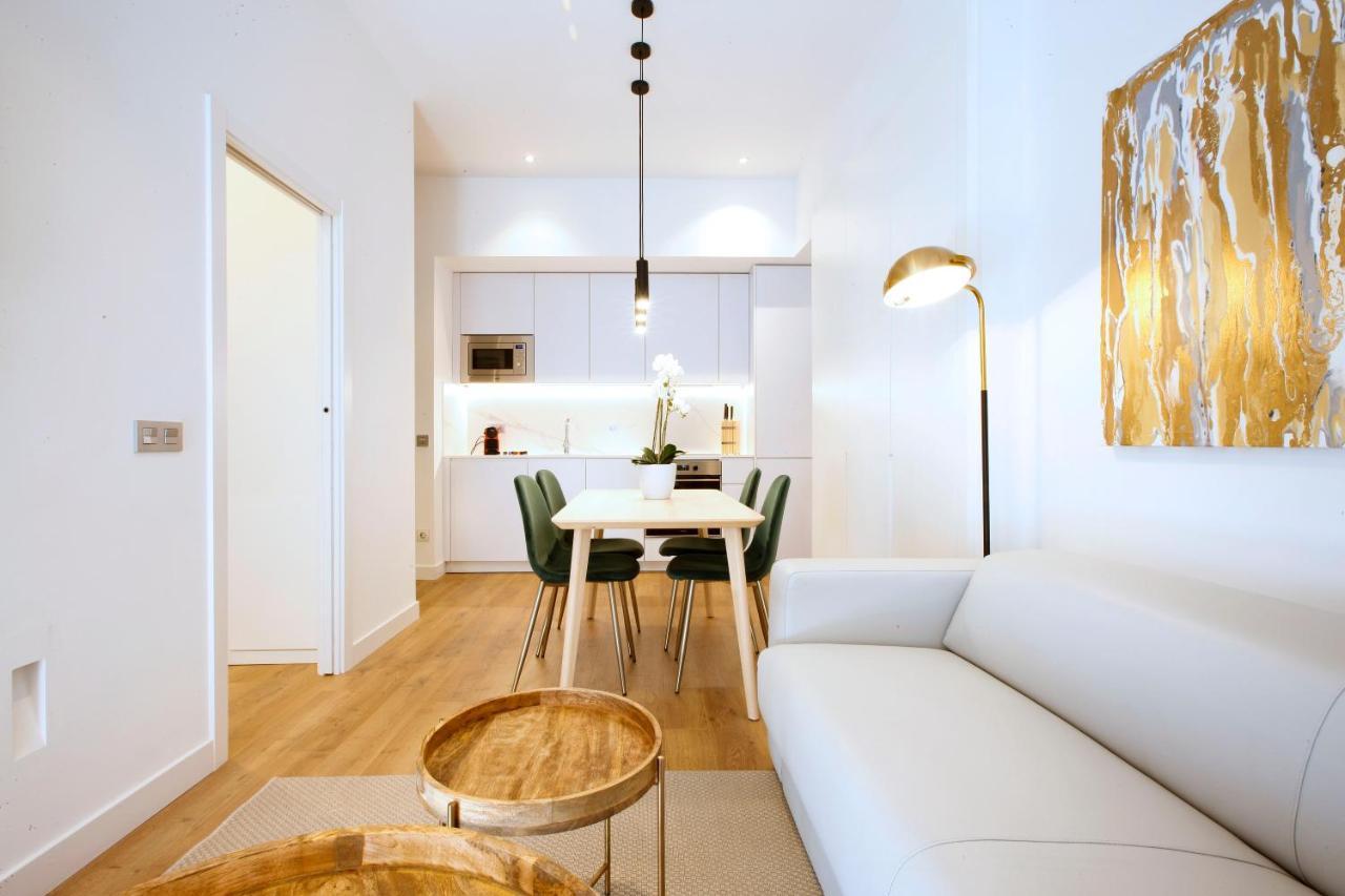 Tirso Suite Madrid Esterno foto